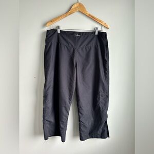 Vintage Lululemon cropped cargo pants size 10 in new condition!